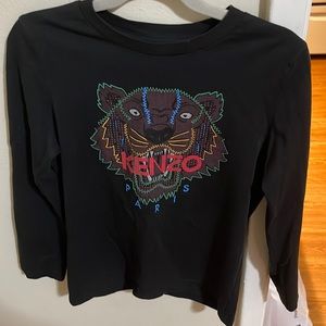 Kenzo tee size 6/7. Had to take tag off as my child was annoyed by the tag